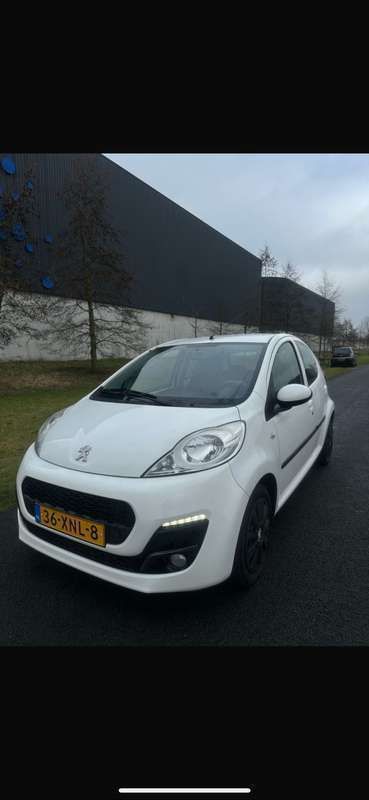 Wit Gebruikt 2012 Peugeot 107 Hatchback | € 3.250 (Eerlijke prijs) - Afbeelding 1/4