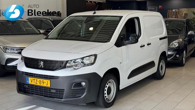 Wit Gebruikt 2023 Peugeot Partner MPV | € 10.950 (Goede deal) - Afbeelding 1/4