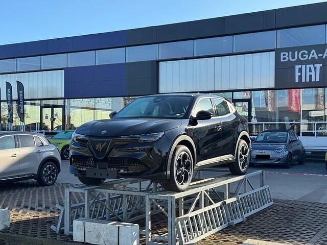 Zwart Nieuw 2025 Alfa Romeo GT Junior SUV | € 27.950 - Afbeelding 1/4