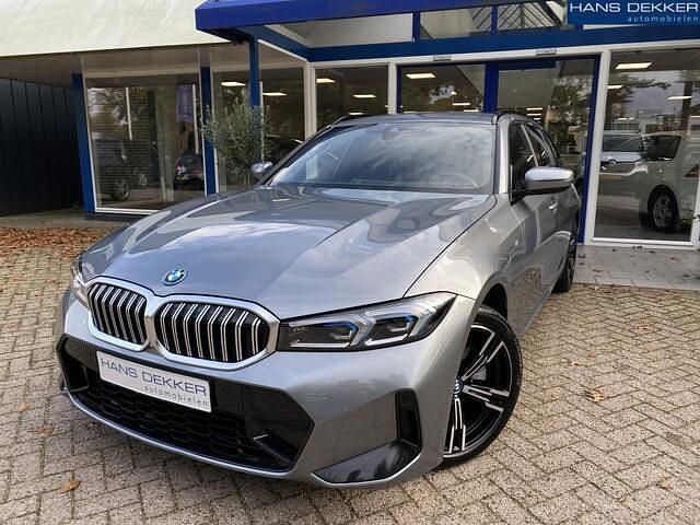 Grijs Occasion 2024 BMW 320 M Sport Stationwagen | € 39.950 (Eerlijke prijs) - Afbeelding 1/4