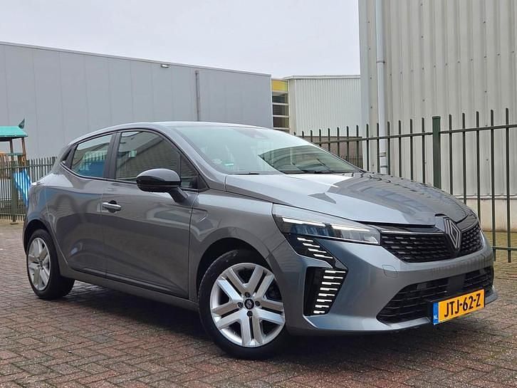 Occasion Renault Clio V 67 PK (49 kW) 2023 Grijs (metallic) Hatchback