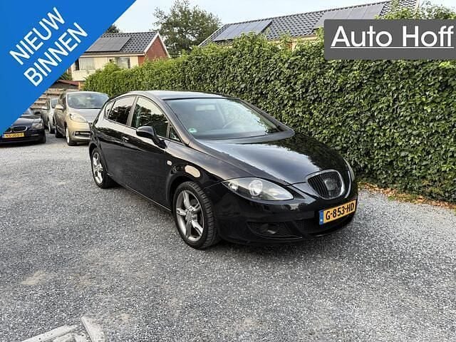 Zwart Gebruikt 2008 Seat Leon Reference Hatchback | € 2.945 (Goede deal) - Afbeelding 1/4