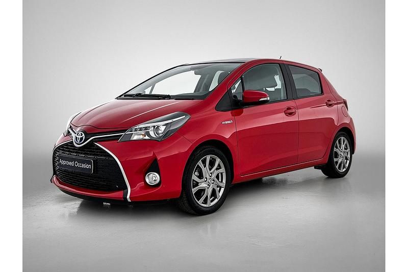 Rood Gebruikt 2016 Toyota Yaris Hybrid Hatchback | € 15.450 (Eerlijke prijs) - Afbeelding 1/1
