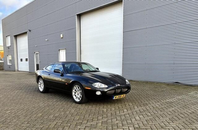 Zwart Gebruikt 2000 Jaguar XKR Coupé | € 21.450 (Eerlijke prijs) - Afbeelding 1/4