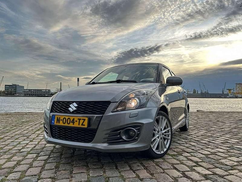 Grijs Gebruikt 2014 Suzuki Swift Sport Hatchback | € 6.500 (Goede deal) - Afbeelding 1/4