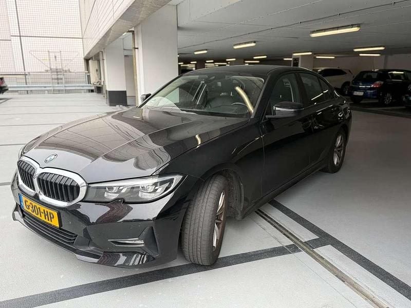 Zwart Gebruikt 2019 BMW 320 Executive Sedan | € 24.800 (Goede deal) - Afbeelding 1/4