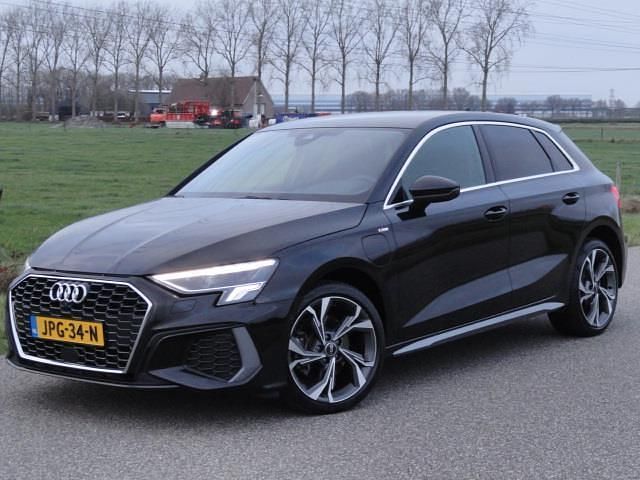 Occasion Audi A3 Sportback Competition 150 PK (110 kW) 2024 Zwart Hatchback