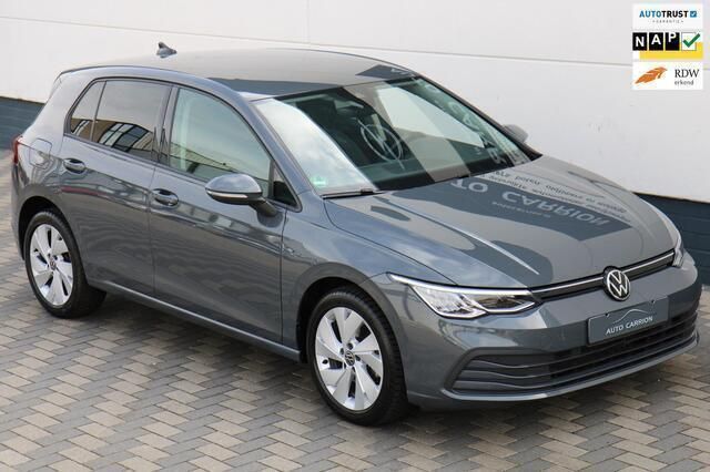 Grijs, metallic lak Gebruikt 2020 VW Golf VIII Life Hatchback | € 19.945 (Iets duurder) - Afbeelding 1/4