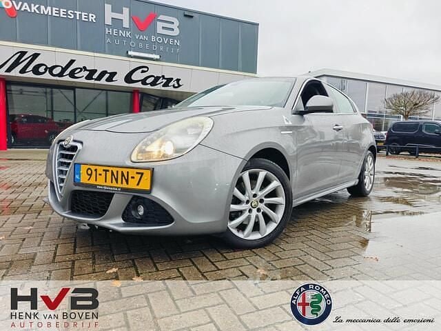 Grijs Gebruikt 2012 Alfa Romeo Giulietta Distinctive Hatchback | € 7.995 (Eerlijke prijs) - Afbeelding 1/4