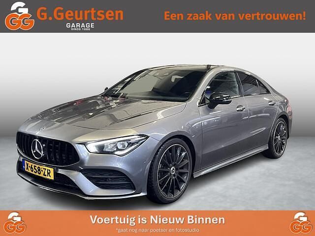 Grijs Gebruikt 2019 Mercedes CLA220 Premium Plus Sedan | € 33.700 (Eerlijke prijs) - Afbeelding 1/4