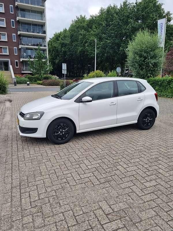 Wit Gebruikt 2012 VW Polo Trendline Hatchback | € 4.900 (Eerlijke prijs) - Afbeelding 1/4