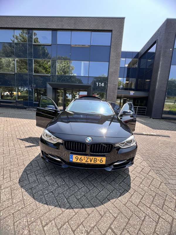 Gebruikt 2013 BMW 320 Efficient Dynamics Sedan | € 9.500 (Duur) - Afbeelding 1/4
