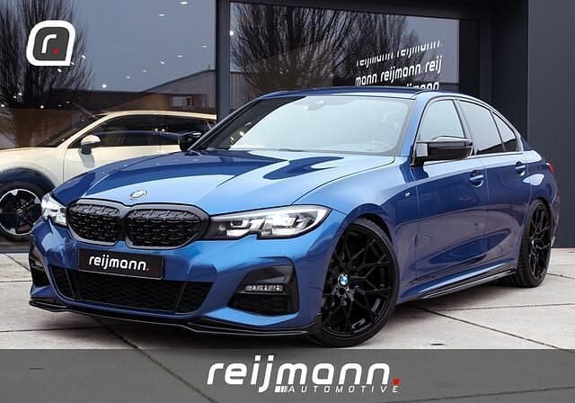 Blauw Occasion 2020 BMW 320 M Performance Sedan | € 25.990 (Eerlijke prijs) - Afbeelding 1/4