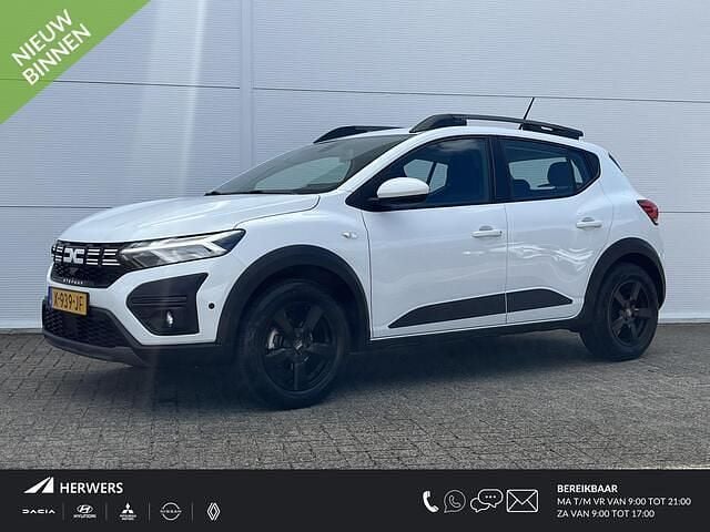 Wit Gebruikt 2023 Dacia Sandero Expression Hatchback | € 16.285 (Eerlijke prijs) - Afbeelding 1/4