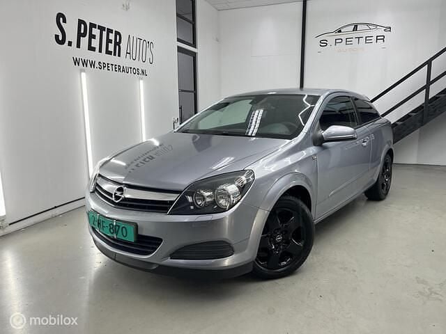 Grijs Gebruikt 2006 Opel Astra GTC Edition Hatchback | € 2.250 (Iets duurder) - Afbeelding 1/4