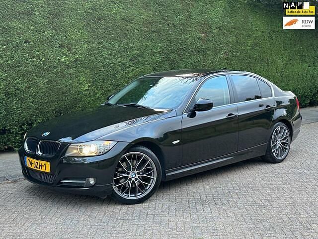 Zwart Gebruikt 2009 BMW 318 Sedan | € 8.500 (Iets duurder) - Afbeelding 1/4