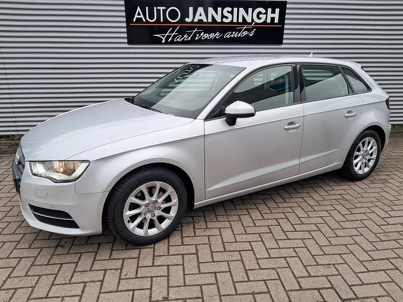 Grijs Gebruikt 2014 Audi A3 Ambition Hatchback | € 11.900 (Goede deal) - Afbeelding 1/4