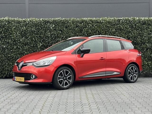 Rood Occasion 2013 Renault Clio GrandTour Dynamique Stationwagen | € 3.950 (Goede deal) - Afbeelding 1/4
