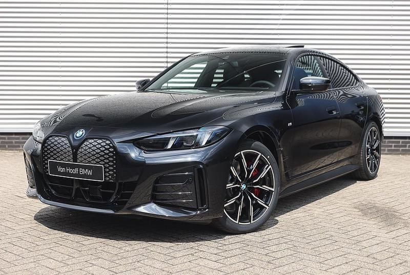 Zwart Nieuw 2025 BMW i4 Comfort Edition Sedan | € 74.420 (Iets duurder) - Afbeelding 1/4