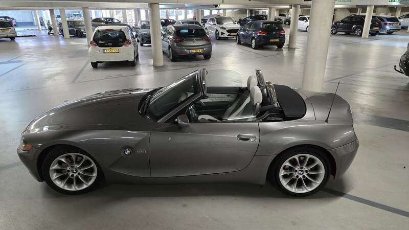 Grijs Gebruikt 2003 BMW Z4 Cabriolet | € 10.900 (Eerlijke prijs) - Afbeelding 1/4