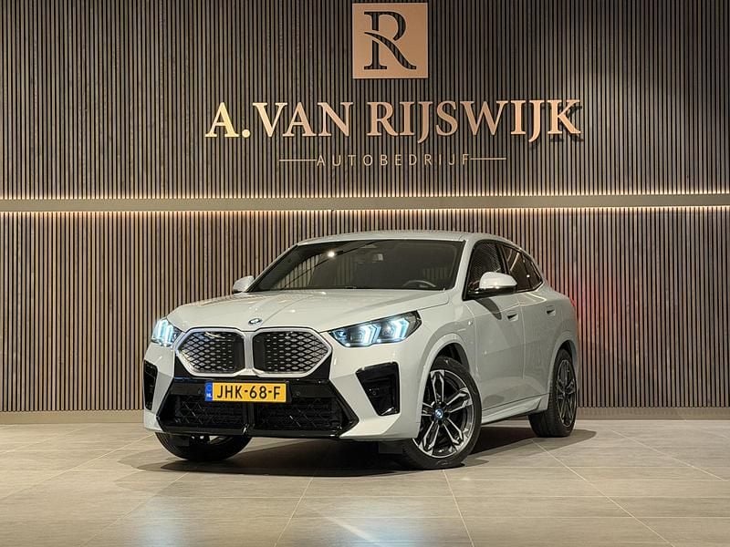 Grijs Gebruikt 2024 BMW iX2 M Sport SUV | € 41.500 (Goede deal) - Afbeelding 1/4