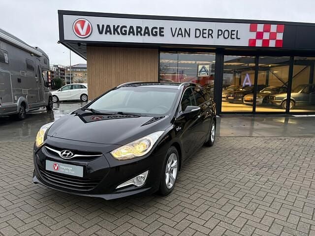 Zwart (metallic) Occasion 2012 Hyundai i40 Edition Stationwagen | € 8.950 (Eerlijke prijs) - Afbeelding 1/4