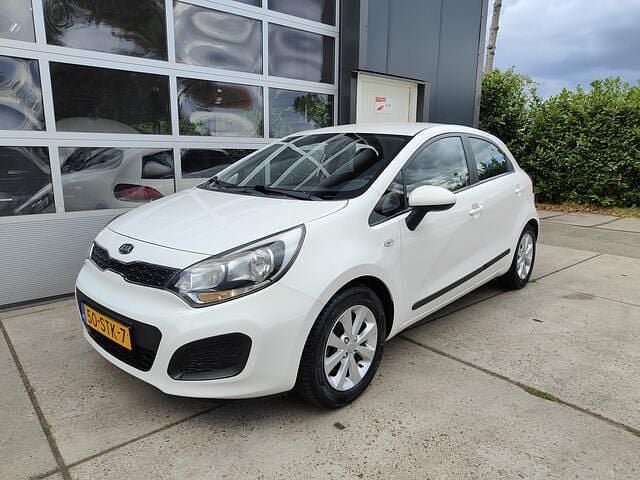 Wit Gebruikt 2011 Kia Rio Comfort Hatchback | € 4.950 (Eerlijke prijs) - Afbeelding 1/4