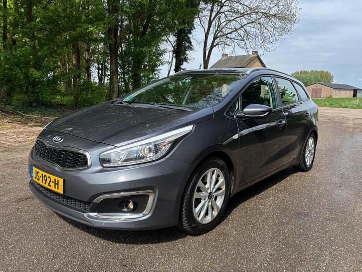 Occasion Kia Ceed Sportswagon First Edition 135 PK (99 kW) 2016 Grijs (metallic) Stationwagen
