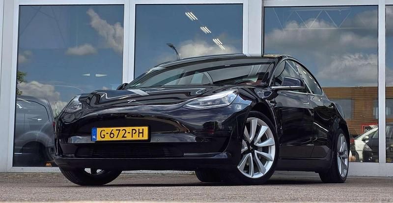 Zwart Gebruikt 2019 Tesla Model 3 Standard Range Sedan | € 16.744 (Eerlijke prijs) - Afbeelding 1/3