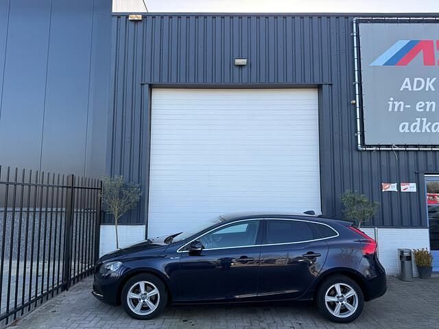 Occasion Volvo V40 Business Edition 120 PK (88 kW) 2015 Blauw Hatchback