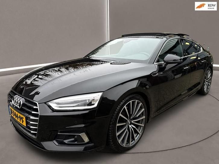 Zwart (metallic) Gebruikt 2019 Audi A5 Sportback Proline Hatchback | € 22.950 (Goede deal) - Afbeelding 1/4
