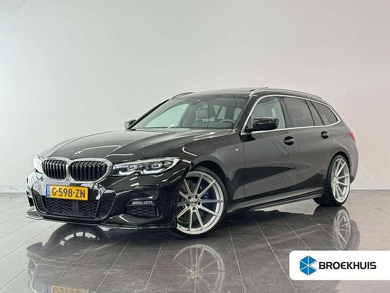 Zwart Occasion 2020 BMW 330 Executive Stationwagen | € 34.950 (Iets duurder) - Afbeelding 1/4