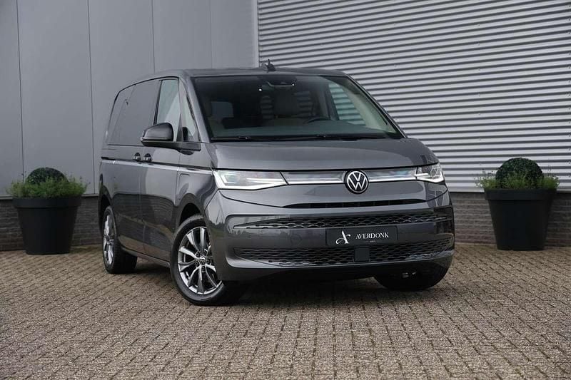 Grijs Gebruikt 2022 VW T7 Style Van | € 49.490 (Goede deal) - Afbeelding 1/4