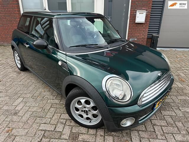 Groen (metallic) Gebruikt 2009 Mini Cooper Hatchback | € 4.999 - Afbeelding 1/4