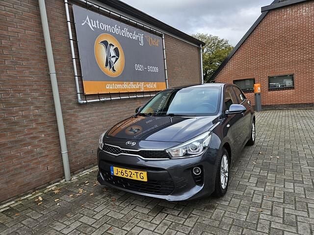 Grijs Gebruikt 2020 Kia Rio Hatchback | € 14.445 (Eerlijke prijs) - Afbeelding 1/4