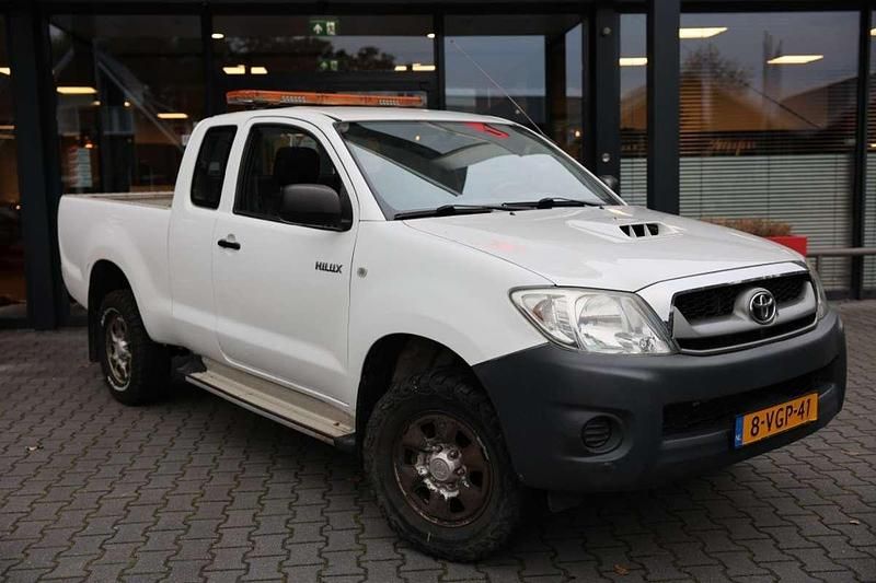 Wit Gebruikt 2010 Toyota HiLux Pickup | € 9.679 - Afbeelding 1/4