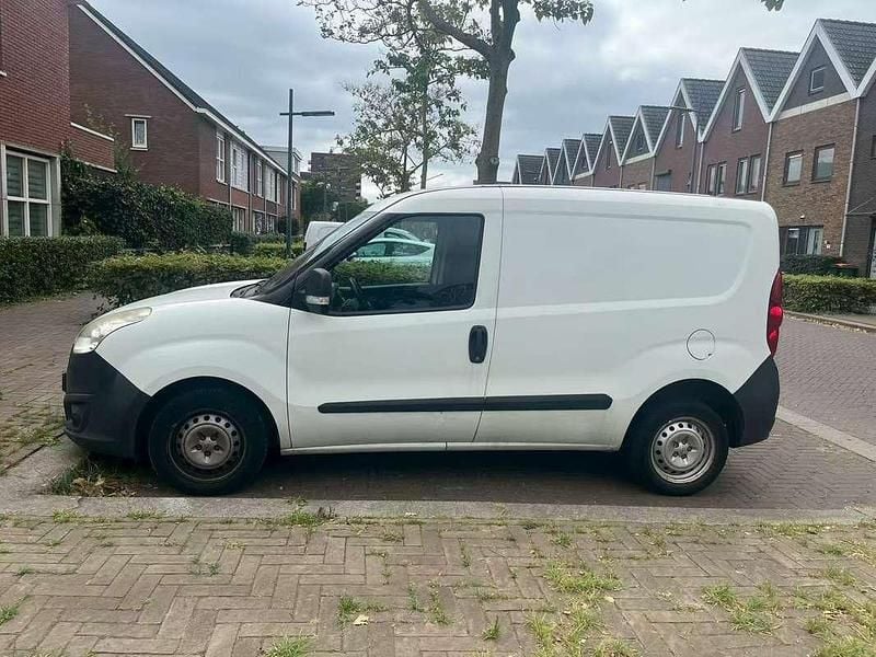 Wit Gebruikt 2013 Opel Combo MPV | € 1.500 (Super prijs) - Afbeelding 1/3