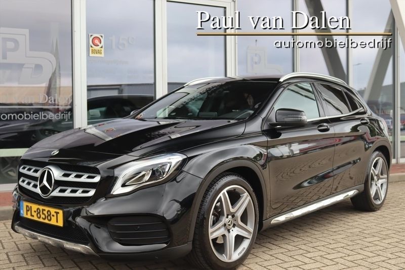 Zwart Gebruikt 2017 Mercedes GLA180 AMG line SUV | € 21.420 (Eerlijke prijs) - Afbeelding 1/4