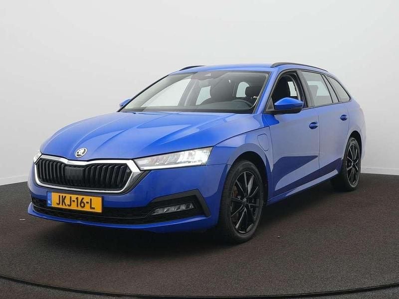 Blauw Occasion 2023 Skoda Octavia Business Line Stationwagen | € 24.900 (Super prijs) - Afbeelding 1/4