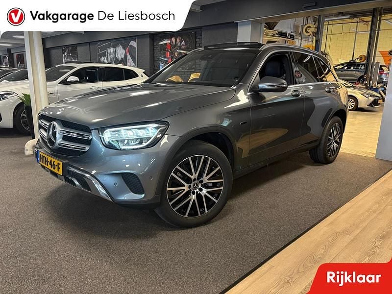 Grijs Gebruikt 2020 Mercedes GLC300e Premium Plus SUV | € 36.750 (Eerlijke prijs) - Afbeelding 1/4