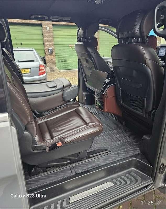 Grijs Gebruikt 2014 Mercedes V250 Edition 1 MPV | € 37.000 - Afbeelding 1/4