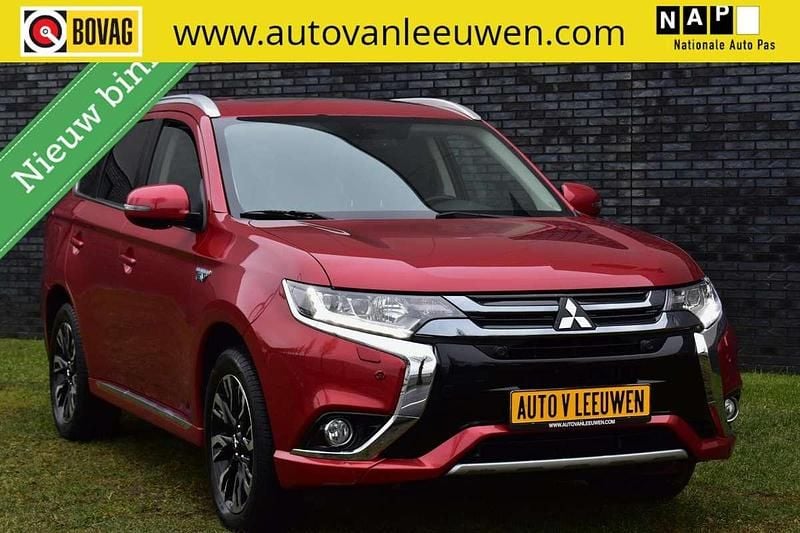 Rood Occasion 2016 Mitsubishi Outlander P-HEV Instyle SUV | € 17.925 (Eerlijke prijs) - Afbeelding 1/4