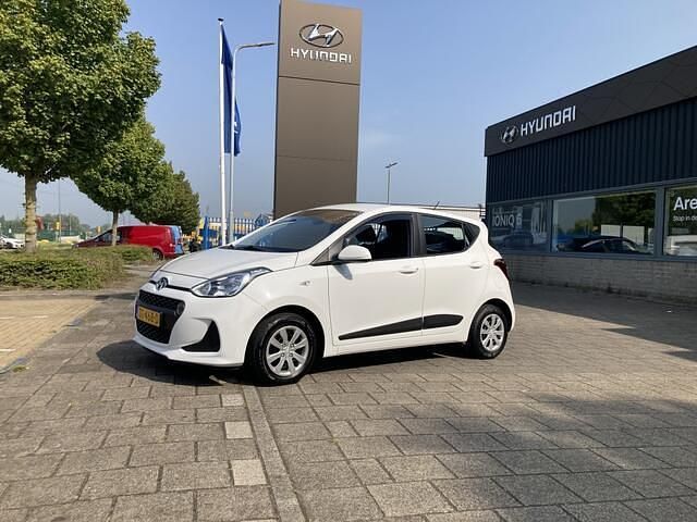 Wit Gebruikt 2018 Hyundai i10 Comfort Hatchback | € 8.995 (Eerlijke prijs) - Afbeelding 1/4