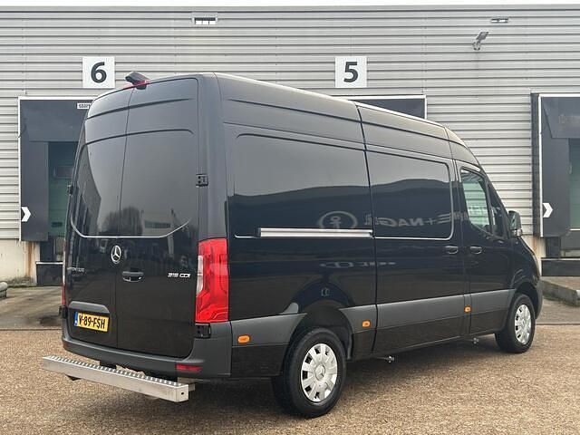 Occasion Mercedes Sprinter 150 PK (110 kW) 2024 Zwart (metallic) Van
