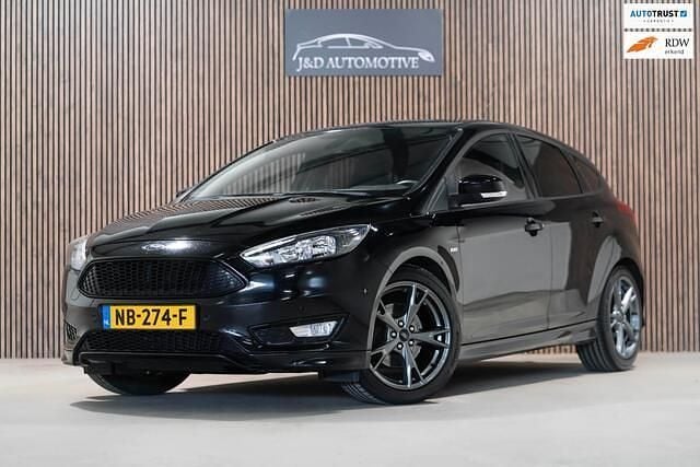 Zwart Gebruikt 2017 Ford Focus ST-Line Hatchback | € 6.900 (Super prijs) - Afbeelding 1/4