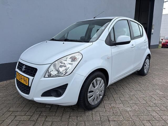 Wit Occasion 2014 Suzuki Splash Comfort Hatchback | € 5.950 (Iets duurder) - Afbeelding 1/4