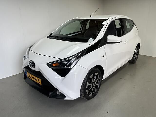Wit Gebruikt 2021 Toyota Aygo X-play Hatchback | € 11.950 (Eerlijke prijs) - Afbeelding 1/4
