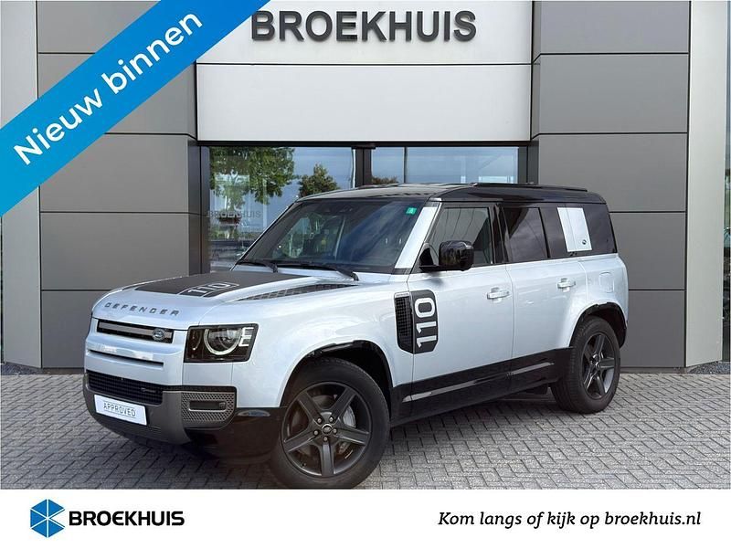 Hakuba silver (licht grijs metallic)zwart Gebruikt 2022 Land Rover Defender SE Dynamic SUV | € 79.800 (Goede deal) - Afbeelding 1/4