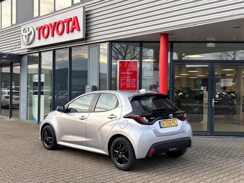 Occasion Toyota Yaris Hybrid Active 93 PK (68 kW) 2021 Grijs Hatchback