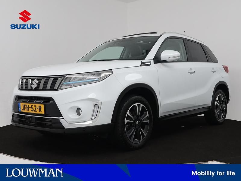 Wit metallic Gebruikt 2024 Suzuki Vitara Style SUV | € 26.945 (Eerlijke prijs) - Afbeelding 1/4